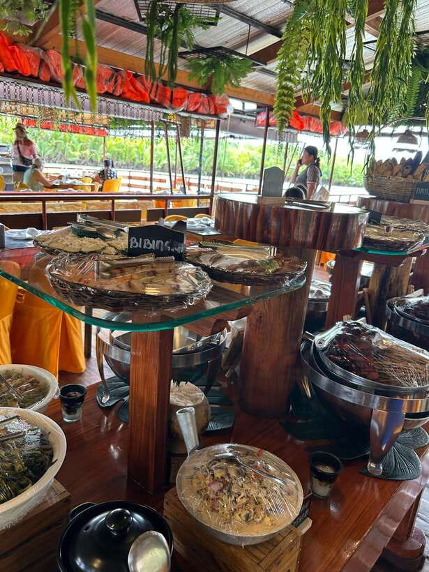Bohol: Chocolate Hills Tour with Loboc River Cruise & Lunch - Chocolate Hills: Where Crowds Decide How Much You Enjoy