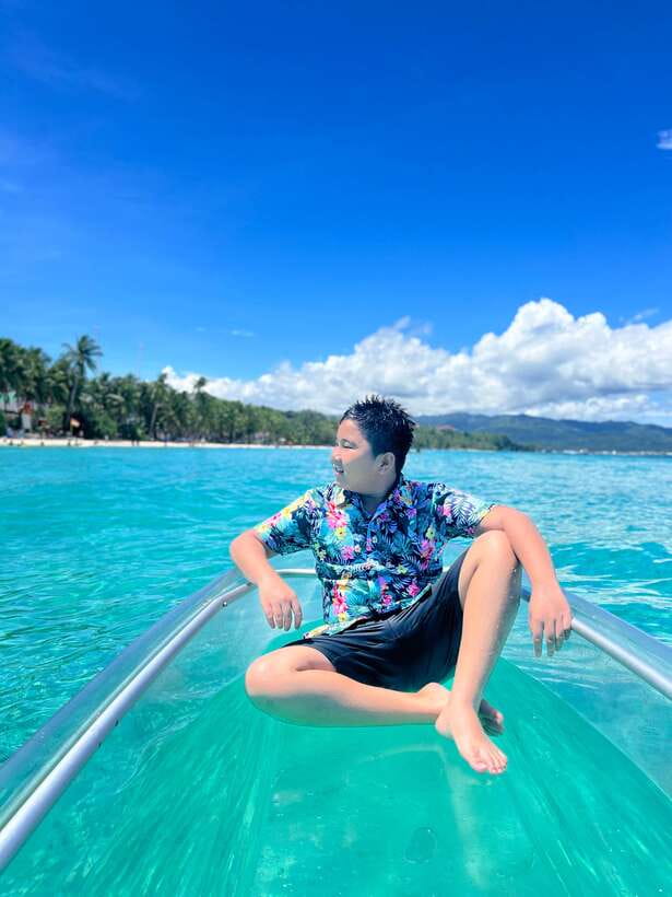 Boracay - Crystal Kayak phot-op Experience - Group size and English guide: why it affects your comfort level