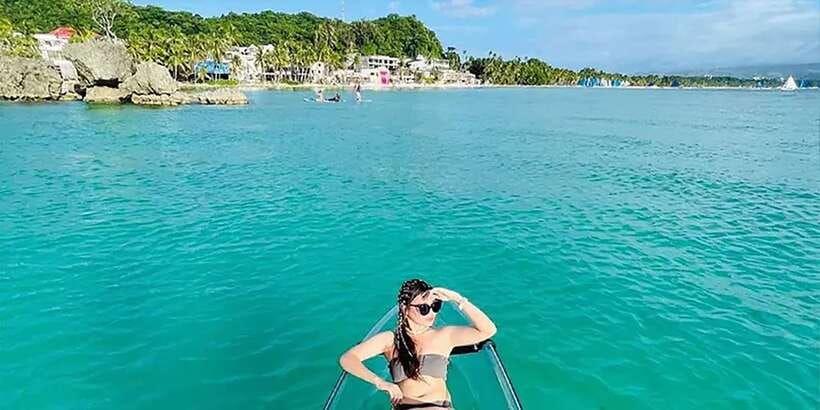 Boracay: Crystal Kayak Photo-op Experience - Guide direction, posing help, and what to ask for