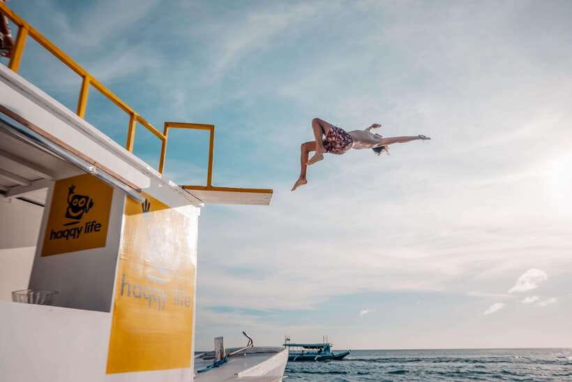 Boracay: Island Hopping & Cliff Jumping by Haqqy Life - Beach time at Puka Shell or Balinghai: pick your mood