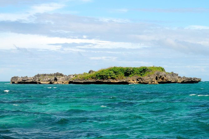 Boracay Island Hopping + Hot Kawa + Parasailing + Helmet Diving - Parasailing over Boracay, 15 minutes of shoreline wow