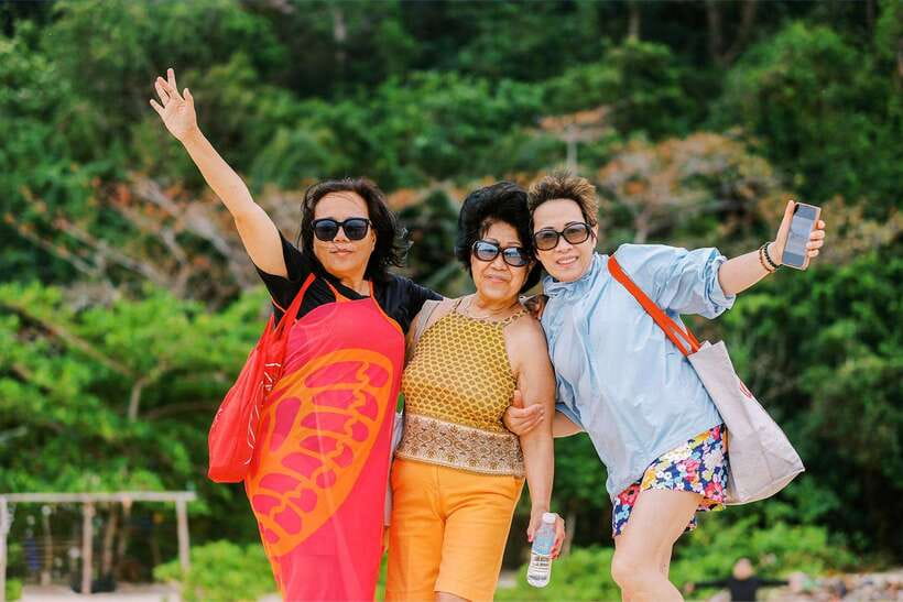 Boracay: Island Hopping with Crystal Kayak & Helmet Diving - Who This Boracay Tour Fits Best