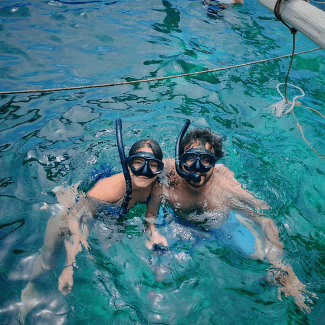 Boracay: Island Hopping with Hot Kawa Bath - Lunch break: buffet food, shared spaces, and what to watch for