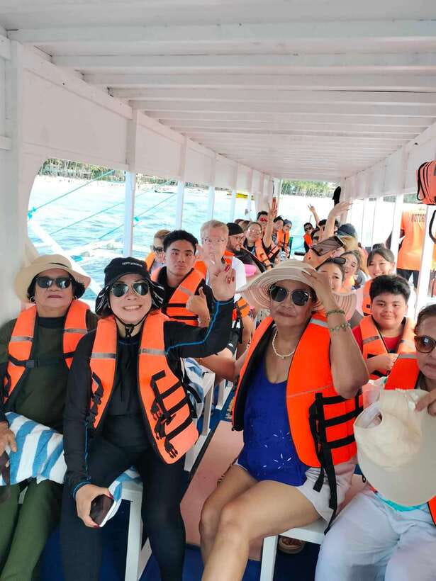 Boracay: Island Hopping with Snorkeling and Crystal Cove - Why This Boracay Island Hopping Route Works