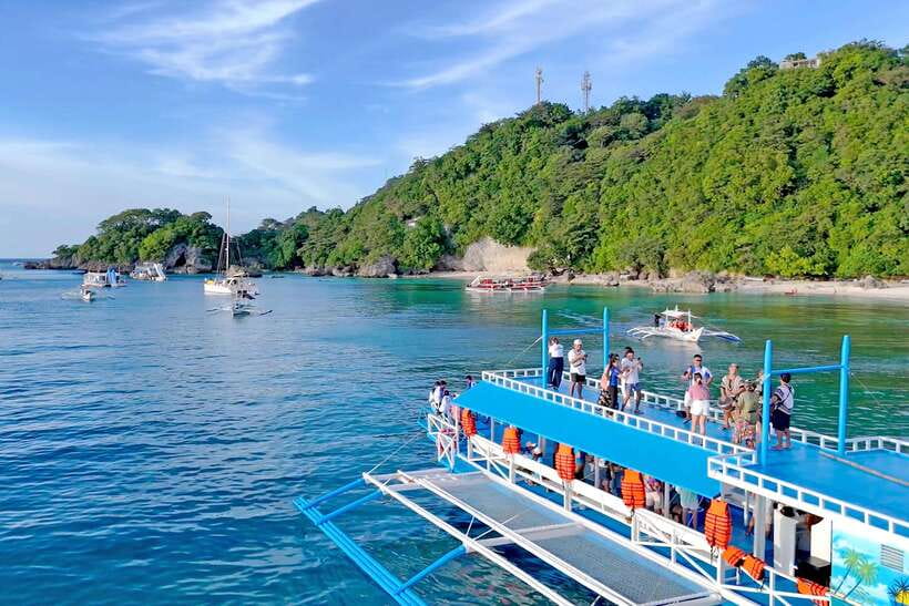 Boracay Island Rhythm Sunset Cruise - Food and drinks: pica-pica that actually fills you up