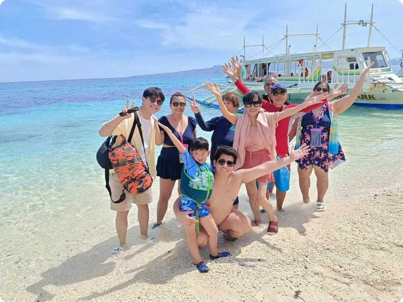 Boracay: Parasailing, Island Hopping, ATV Ride and Kawa Bath - Beach buffet lunch: the best kind of break