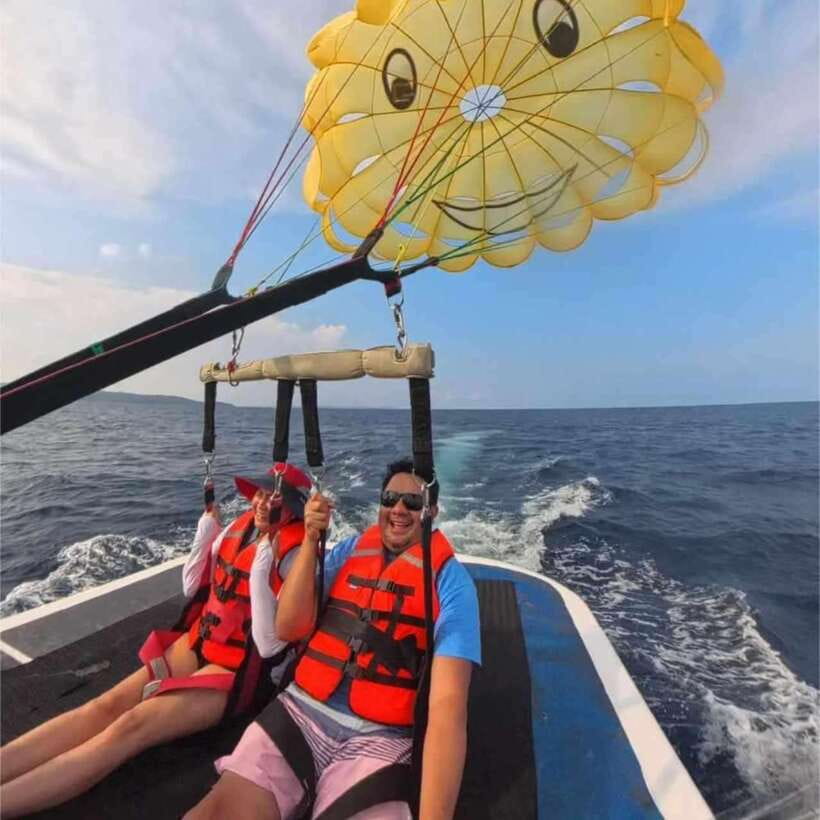 Boracay: Parasailing, Island Hopping, ATV Ride and Kawa Bath - Island hopping that actually gets you in the water