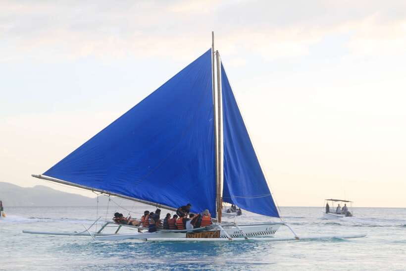 Boracay: Private Traditional Bamboo Boat Sailing Tour - Getting There: Meeting Point by Tiger Sugar and Astoria Station 1