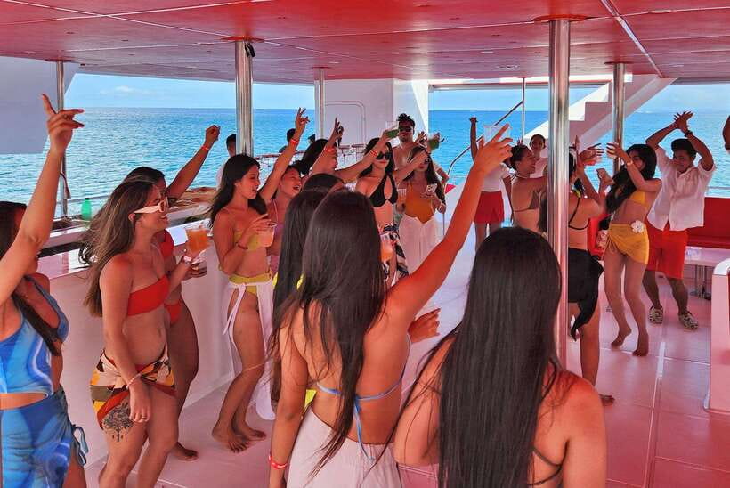 Boracay: Red Whale Party Cruise w/ Snacks & Water Activities - Who this Red Whale party cruise is best for