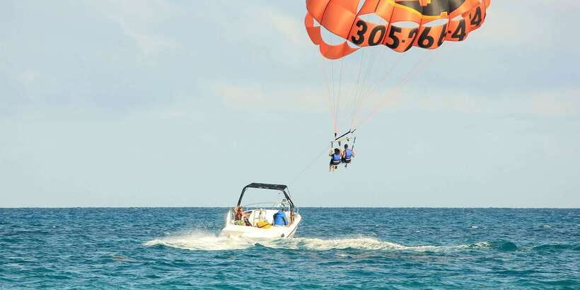 Boracay: Solo or Tandem Parasailing Experience - The Speedboat Transfer to the Floating Water Sports Station