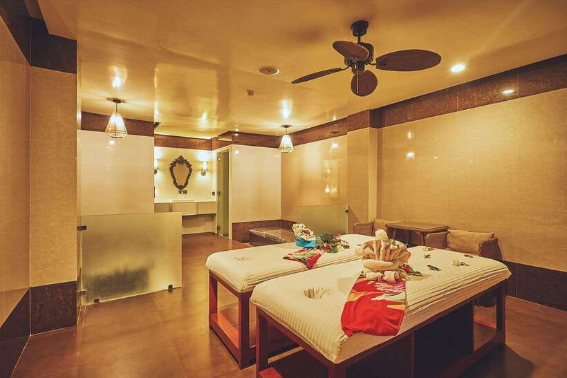 Boracay: Spa and Wellness Experience at Helios Spa - Before the massage: pool time and Cocogamot Tea