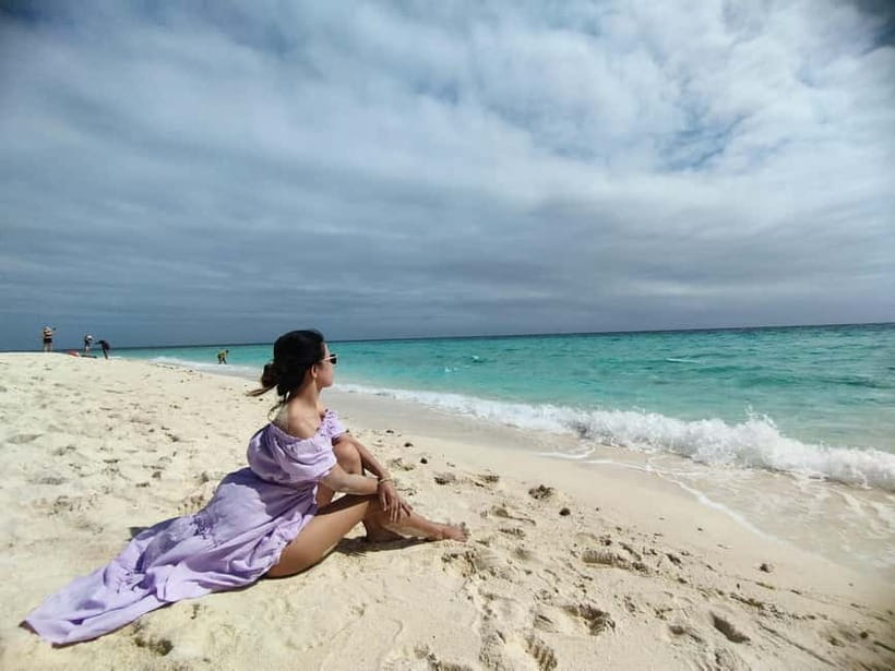 Camiguin: White Island Mantigue Island Exploration PRIVATE - Stop 2, Lunch on Camiguin: Fuel Without Killing the Day