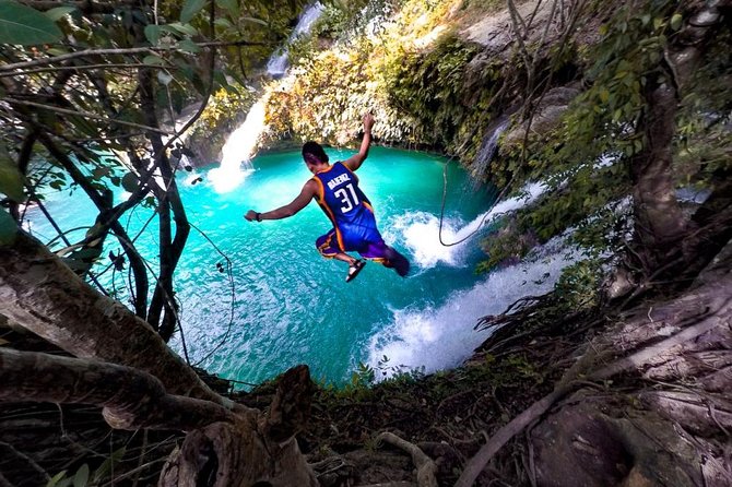 Canyoneering in Kawasan Badian Tour with Lunch & Transportation - Why this canyon behind Kawasan Falls feels different