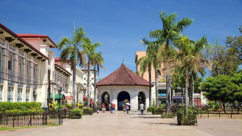 Cebu: Guided Heritage City Tour - Magellan’s Cross: short stop, big historical symbolism