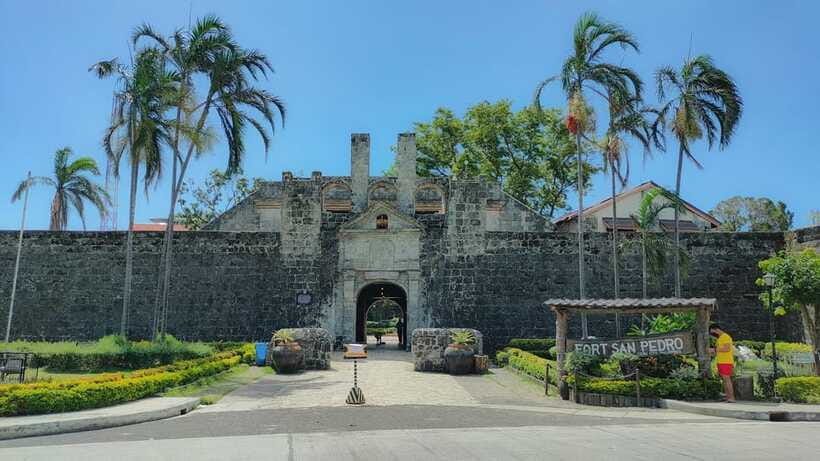 Cebu Half Day City Tour (Private Tour) - Magellan’s Cross and Sto. Niño Church: The Iconic Pair