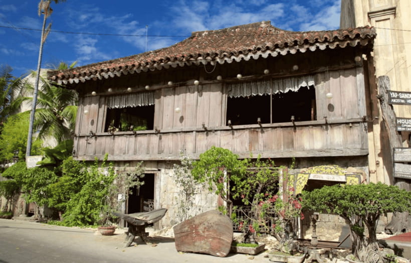 Cebu & Lapu-Lapu City Tour With Lunch at House of Lechon - Yap-Sandiego Ancestral House and Taoist Temple, where culture feels lived-in