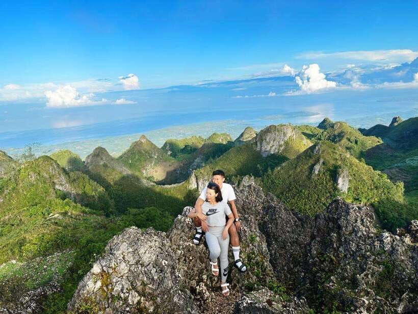 Cebu: Osmeña Peak hike and Sardines Run Snorkel adventure - Moalboal sardines run snorkeling: close to shore, clear water, and turtle spotting