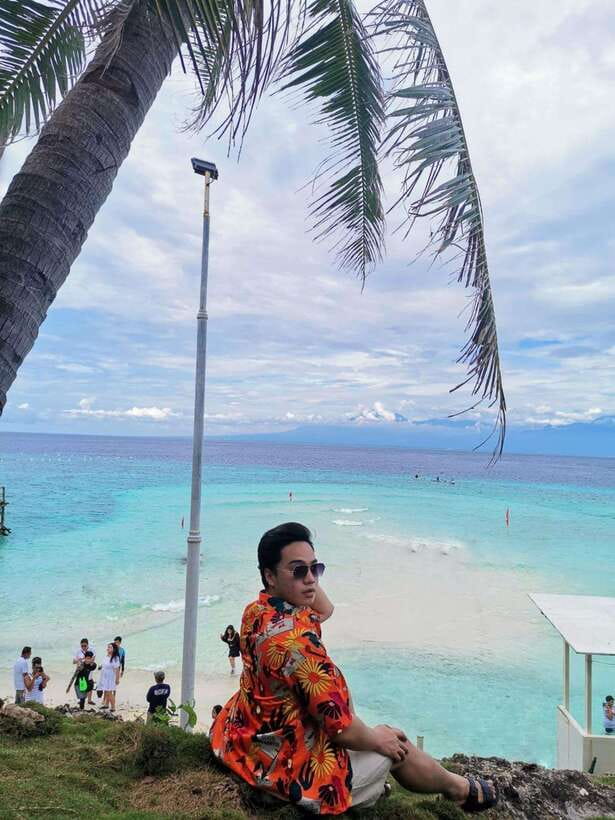 Cebu: Whaleshark Encounter, Tumalog Falls & Sumilon Sandbar - Oslob whale sharks: close-up magic, with the crowd factor