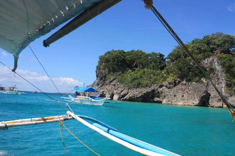 Coron: Barracuda Lake and Reef Garden Tour with Lunch - Barracuda Lake: Freshwater Snorkeling With Limestone Cliffs