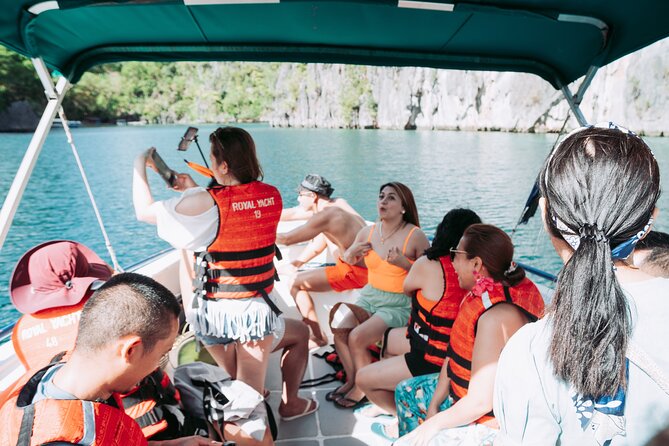 Coron Island Hopping Tour: via Private Speedboat - Meeting point in Coron, getting on board fast
