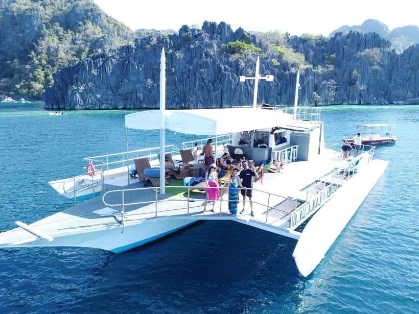 Coron Island: Premier Trimaran Tour - Service and guides: why the crew can change the whole day
