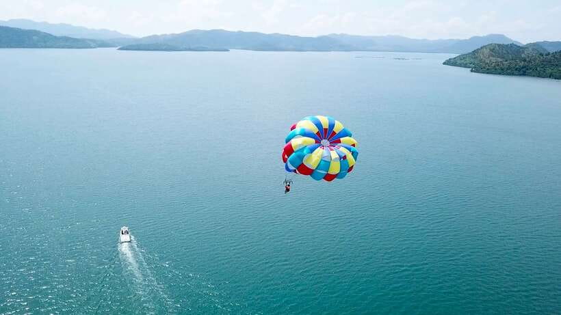 Coron: Parasailing Experience - Speedboat Out to the Parasail Zone: Short Ride, Big Views
