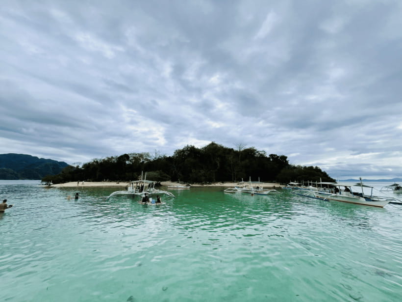 Coron: Private Boat Hire with Guided Tour and Lunch on Beach - The decision: should you book this Coron tour?