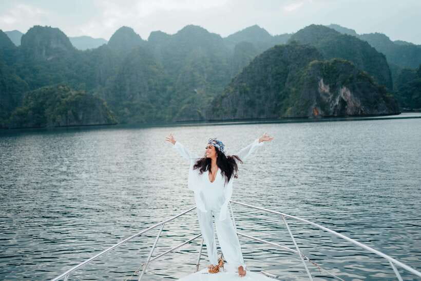Coron: Private Island-Hopping Tour on a Yacht or Speedboat - Kayangan Lake, Barracuda Lake, and Twin Lagoon stops