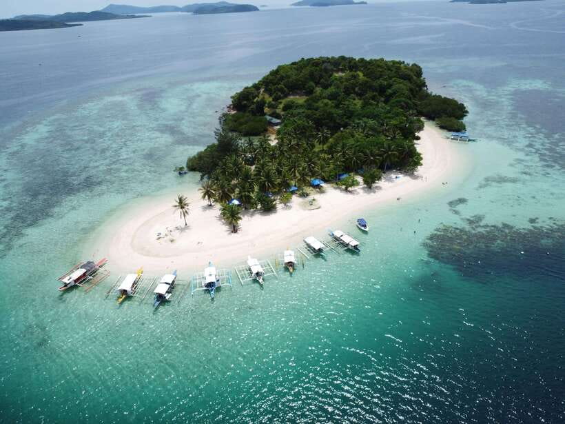 CORON:REEF AND WRECK - 2 JAPANESE WRECK AND PASS ISLAND TOUR - Lusong Gunboat wreck: what you are really snorkeling
