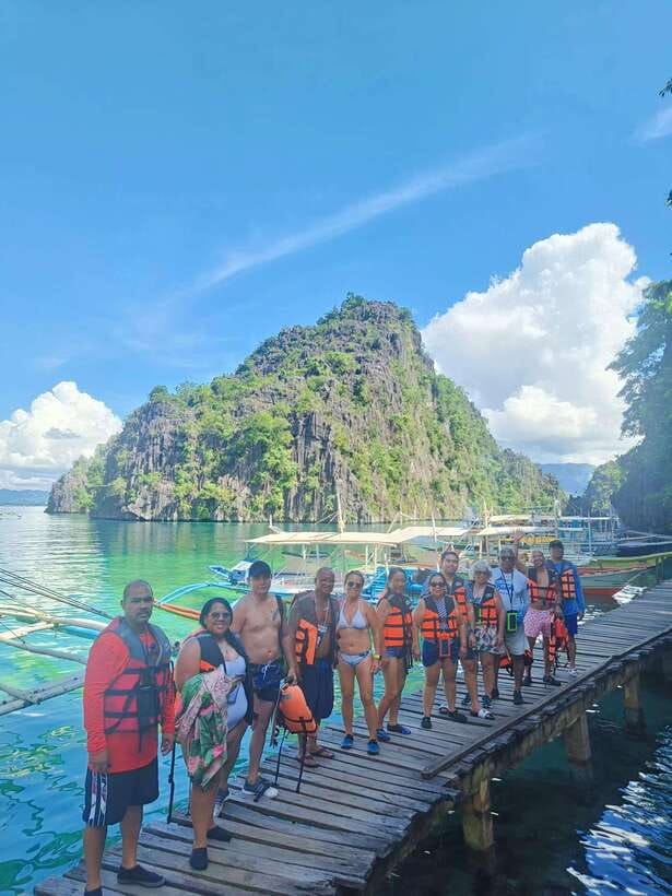 CORON TOUR - PRIVATE BOAT RENTAL with LUNCH (7 Destinations) - Kayangan Lake: the short hike that makes the swim worth it