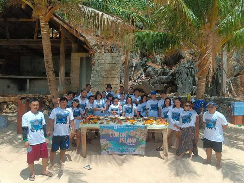 CORON TOUR - PRIVATE BOAT RENTAL with LUNCH (7 Destinations) - Banul Beach: lunch break on a white-sand pause