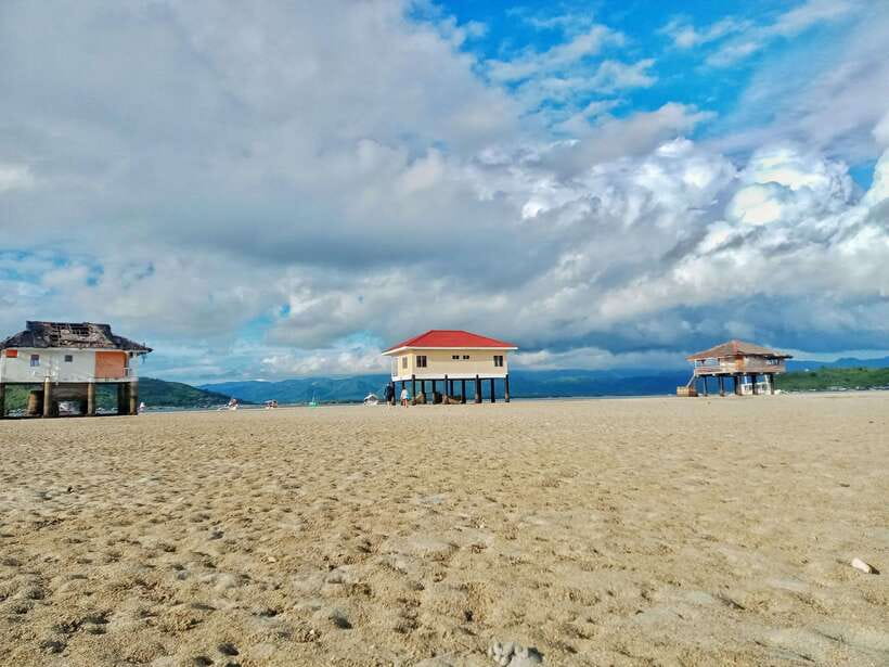Dumaguete: Dolphin Watching & Manjuyod Sandbar Private Tour - Onboard Seafood Lunch: What Included Means for Your Day