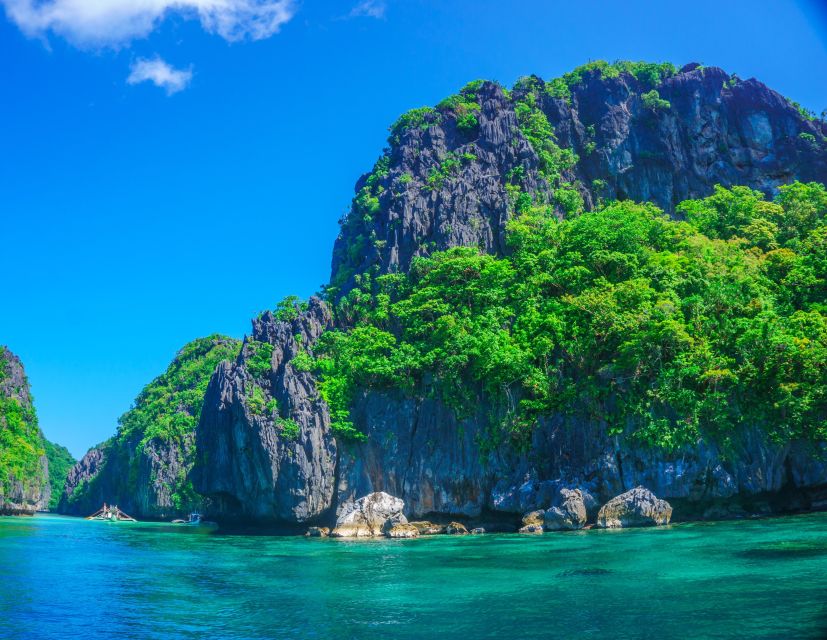 El Nido: Full-Day Premium Island Hopping Catamaran Cruise - Lunch, Towels, Life Jackets, and What’s Included in the Price