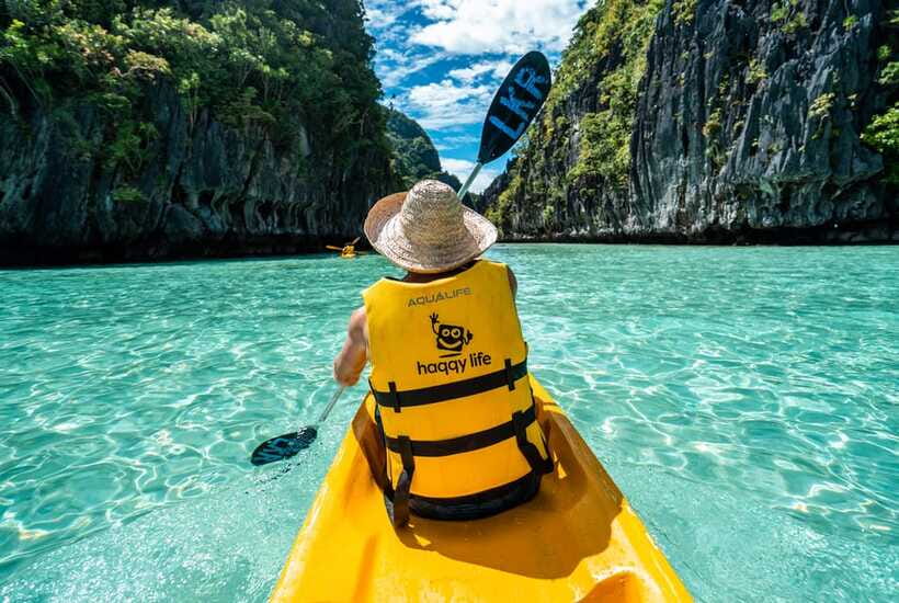 El Nido: Island Hopping Adventure by Haqqy Life - Rooftop pool party at Frendz: the smart way to end