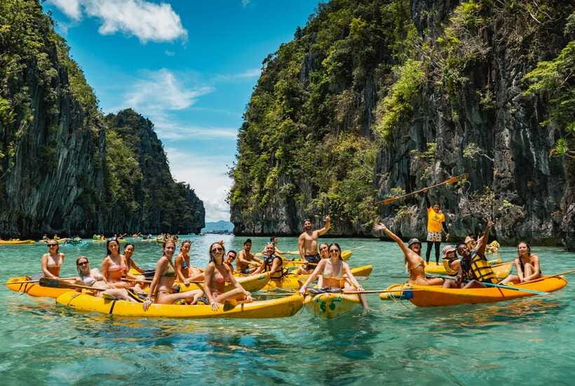 El Nido: Island Hopping Adventure by Haqqy Life - First stop: Frendz Hostel is where the tour mood starts