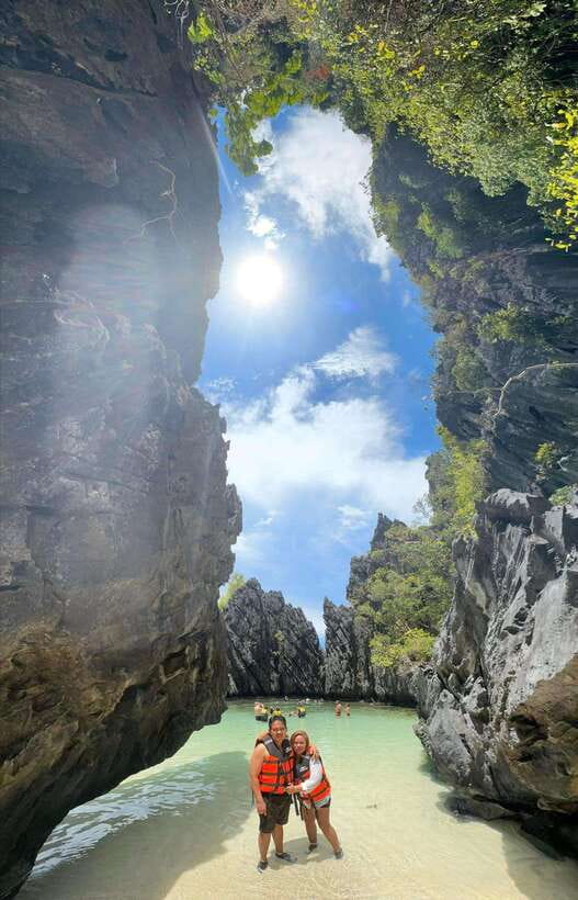 El Nido: Island Hopping TOUR A with Lunch, Transfer & EDTF - Seven Commandos Beach and Payong Payong: two ways to do beach time