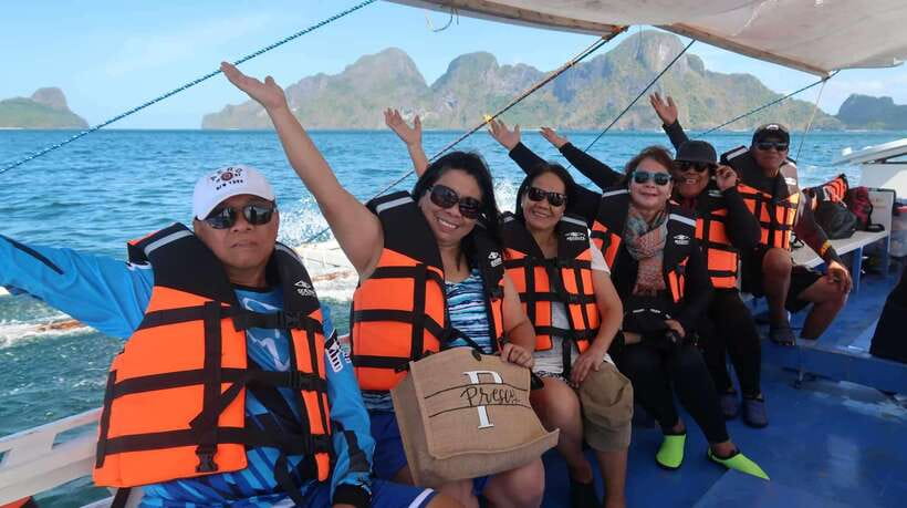 El Nido: Island Hopping TOUR A with Lunch, Transfer & EDTF - Snorkeling and kayaking: what you should expect, and what to bring