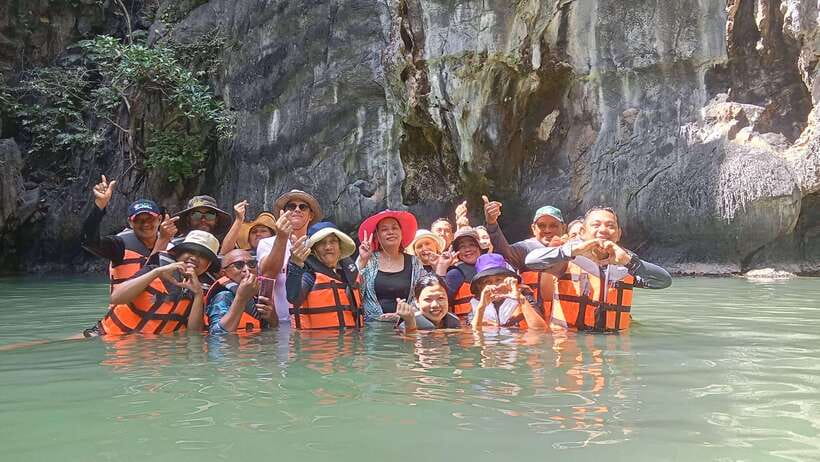 El Nido Island Tour D - The Tour Service Side: Licensed Guides and Helpful Support