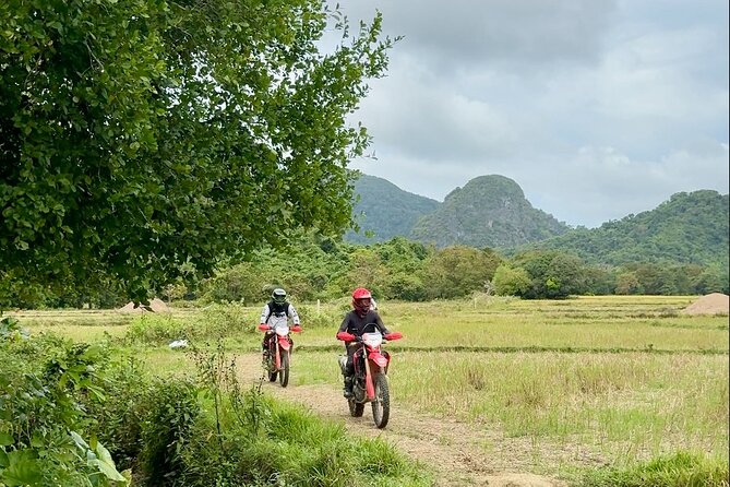 El Nido OFF ROAD Tour (Intermediate) - Stop 1 Danat: single-track in lush tropical corridors
