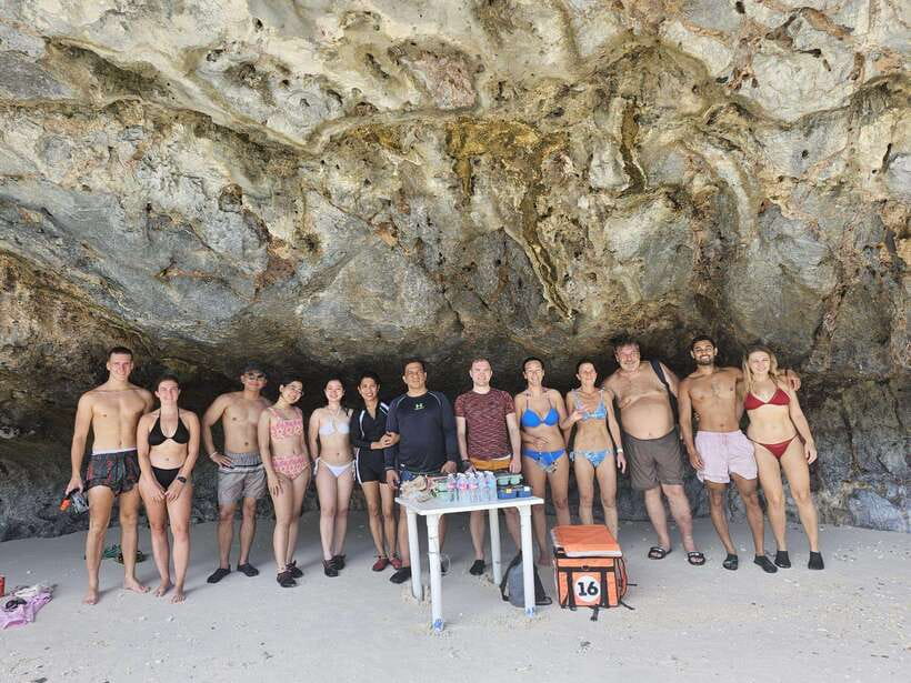 El Nido: Private/Exclusive Island Hopping Tour D BEST PRICE - Small Lagoon: a tighter swim and a strong kayaking option