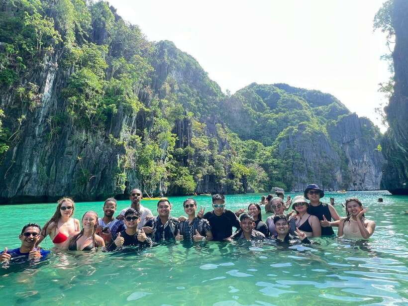 EL NIDO: Private Island Hopping Tour C w/BUFFET LUNCH - Helicopter Island snorkeling: coral time plus cliffside photos