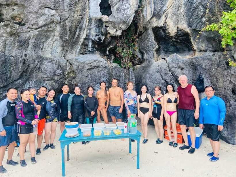 EL NIDO: Private Island Hopping Tour C w/BUFFET LUNCH - Hidden Beach: the swim-through cove you remember