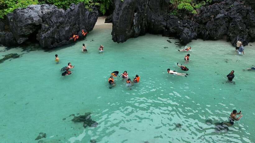 El Nido:Private Tour D with Highlights Small & Cadlao Lagoon - Getting on board from Marber’s Beach Club (and why the boat choice matters)