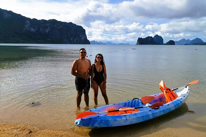 El Nido Private Tour D with Lunch - Small Lagoon on Miniloc: quiet paddling with cliff walls overhead