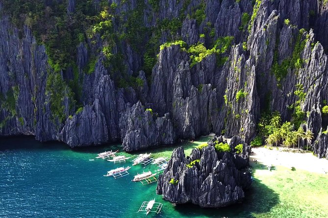 El Nido Tour A - Miniloc Island lagoons: Big Lagoon, Secret Lagoon, and the Small Lagoon kayak moment