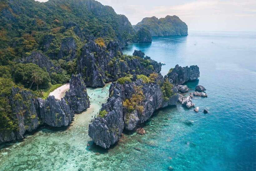 El Nido: Tour C to Hidden Beach, Helicopter Island & More - Matinloc Straight: the cruise that sets the mood