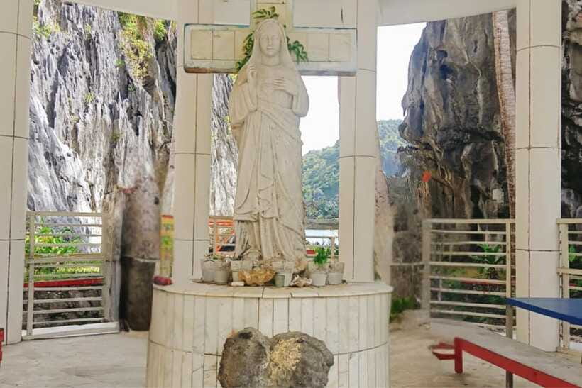 El Nido: Tour C to Hidden Beach, Helicopter Island & More - Beach time at Talisay plus lunch that actually keeps you going