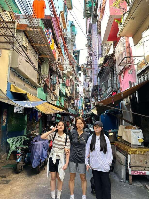 Explore Manila Slums and Hidden Market - Walking through housing estates: respect first, curiosity second, comfort always