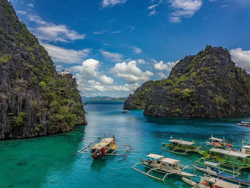 From Coron: Island Hopping Boat Day Trip with Buffet Lunch - The beach buffet lunch, and how to get the most out of it
