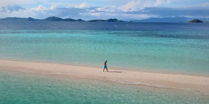 From Coron: Private Island-Hopping Cruise with Lunch - Lunch on a Boat-Day: Picnic With Seasonal Fruit That Actually Helps